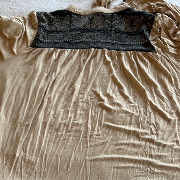 POL Beige and Black Patterned Top - Picture 7 of 8